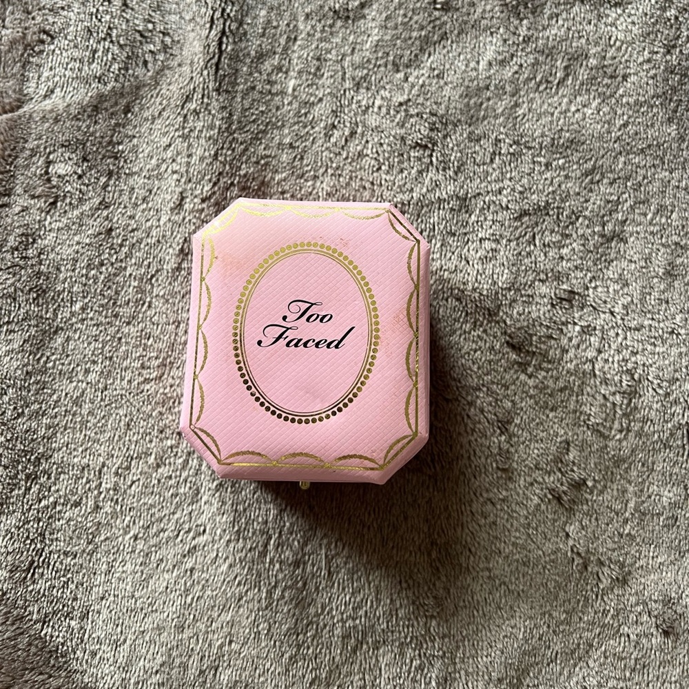 Too Faced Highlight